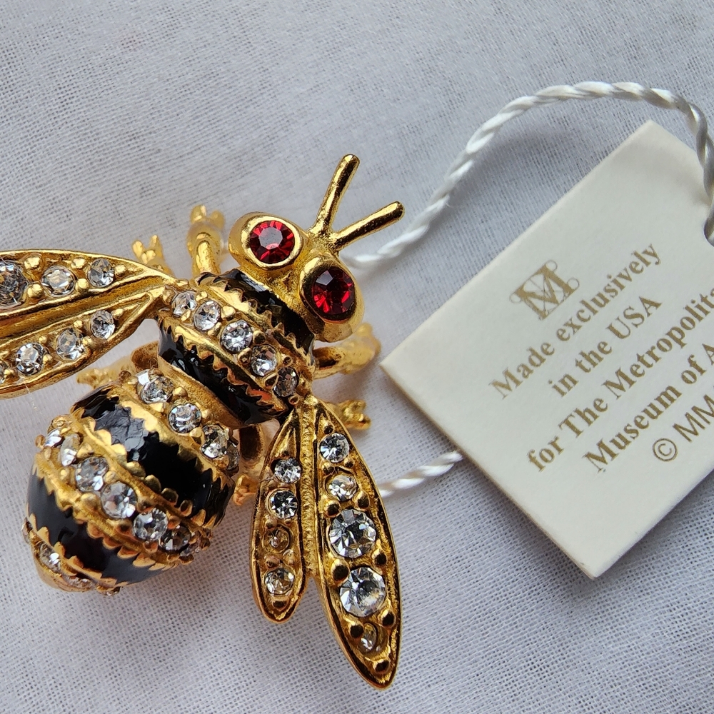 BEAUTIFUL JEWELED BEE PIN BY METROPOLITAN MUSEUM OF ART